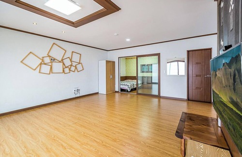 Yeongdeok House | Discover Neulpureun Pension: Family-Friendly with Breakfast