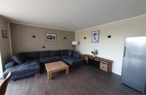 Schwerin Apartment | Family-Friendly Neumühler Hof Ferienwohnung with Garden Terrace