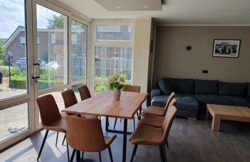 Schwerin Apartment | Family-Friendly Neumühler Hof Ferienwohnung with Garden Terrace