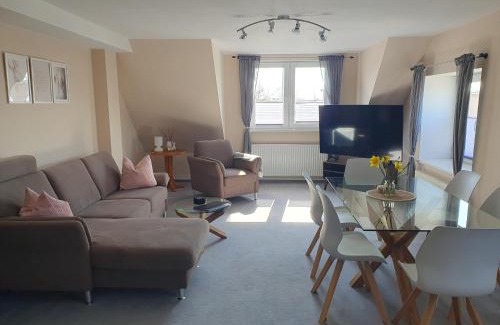 Schwerin Apartment | Comfortable Neumühler Hof - Family-Friendly 3-Bedroom Stay