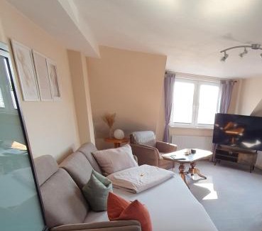 Schwerin Apartment | Comfortable Neumühler Hof - Family-Friendly 3-Bedroom Stay