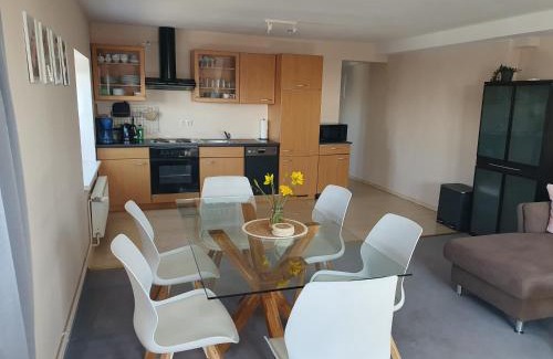 Schwerin Apartment | Comfortable Neumühler Hof - Family-Friendly 3-Bedroom Stay