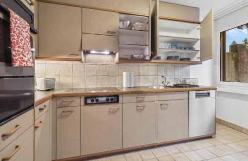 District 8 Apartment | Family-Friendly Comfort at Neumünsterstrasse 26 Hotel