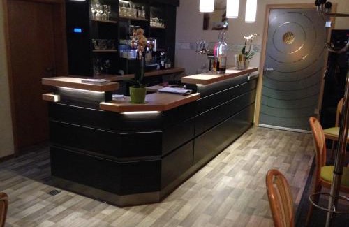 Soltau Hotel | Neumanns Waldschänke: Family-Friendly Retreat with Dining