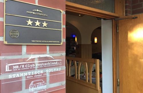 Soltau Hotel | Neumanns Waldschänke: Family-Friendly Retreat with Dining