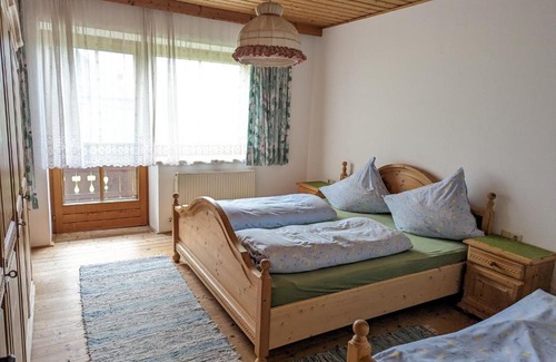 Ebbs Apartment | Family-Friendly Neuschwendterhof with Kitchen Amenities