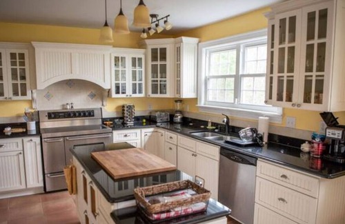 James City House | Pet-Friendly Neuse River House with Pool & Spa Amenities