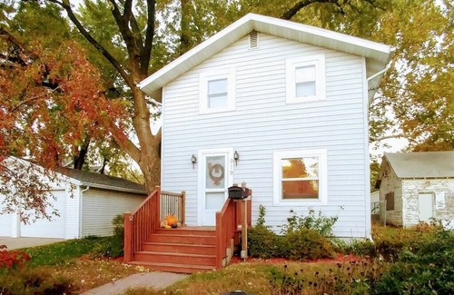 Nevada House | Comfortable Nevada Home with Kitchen, 10 Miles to ISU