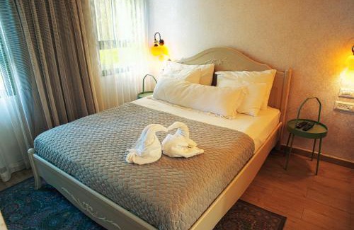 Neve Shalomm Hotel | Relax at Neve Shalom Hotel with Oceanfront Views