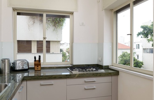 Neve Tzedek Apartment | Exclusive Neve Tzedek Apartment with Kitchen & Breakfast