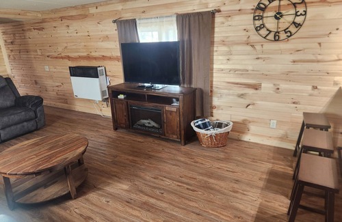 Melmore House | NEVER JUDGE A BOOK BY IT'S COVER!n.2 bedroom mobile home in Carey with AC, WiFi