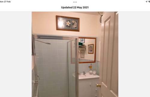 Tawonga South Apartment | Neverinn downstairs is in the heart of town, close to all your needs