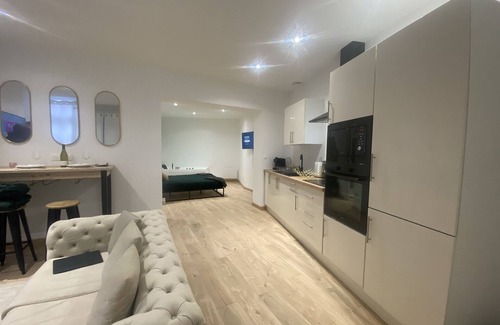 Nevers Apartment | Relaxing Nevers Downtown SPA with Hot Tub & Breakfast