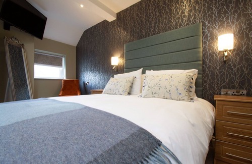 Newport Hotel | Exceptional Nevins Inn: Family-Friendly with Breakfast & Dining