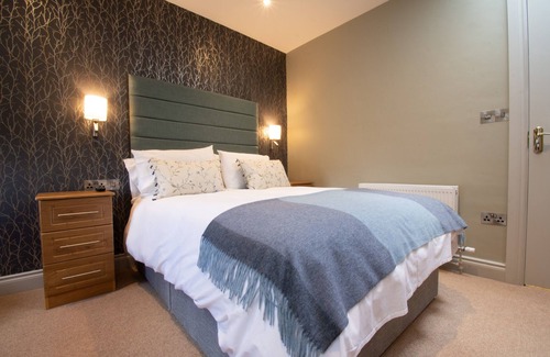Newport Hotel | Exceptional Nevins Inn: Family-Friendly with Breakfast & Dining