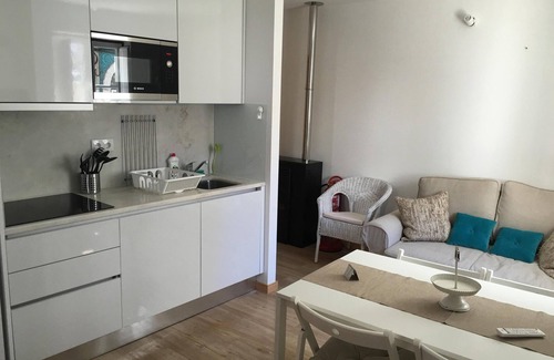 Sesimbra Apartment | Cozy Beachfront 1 Bedroom Apartment with Ocean View