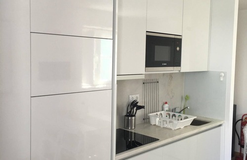 Sesimbra Apartment | Cozy Beachfront 1 Bedroom Apartment with Ocean View