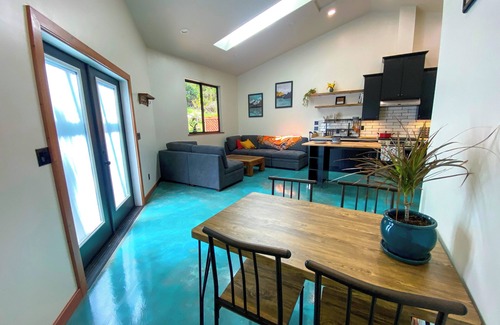 Pacific House | Charming 1 Bedroom House with Spa, Close to Town!