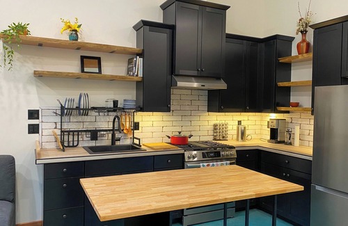 Pacific House | Charming 1 Bedroom House with Spa, Close to Town!