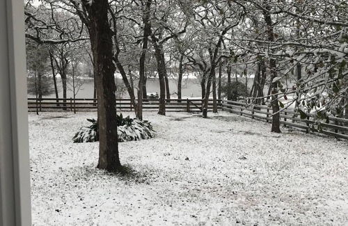 Wellborn House | Nature Retreat: Lake View Hotel Near TAMU & Kyle Field