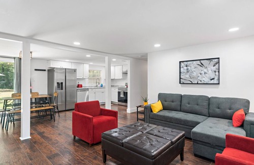 Bloomingdale House | Discover Coastal Bliss: 19 Minutes to Savannah Historic District
