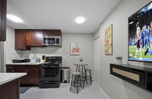 Hazel Park Apartment | Modern 1BD Apartment Steps from Ferndale's Vibrant Scene