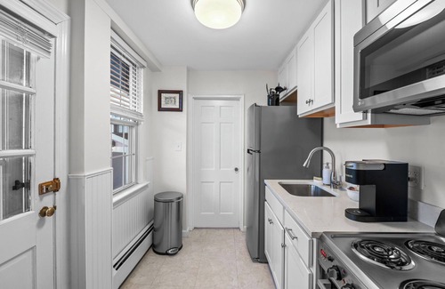 Salem Apartment | NEW 1BR on Salem Common l Steps to Witch Museum l Fenced in Yard + Parking