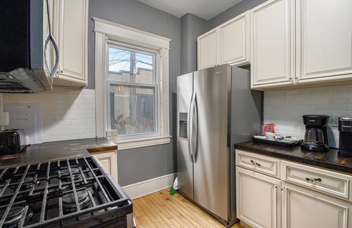 Stuart Apartment | NEW 1st Floor Victorian Flat in Downtown Kalamazoo