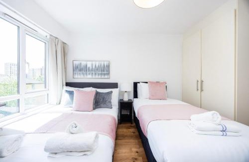 Whittington Apartment | Ideal 2 Bed 2 Bath Apartment for Long Stays & Contractors