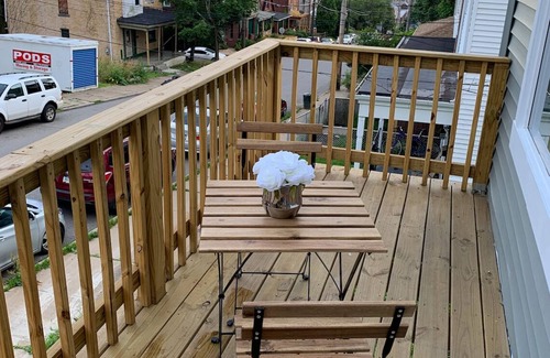 Pittsburgh House | New 2 Bed 2 Bath Apartment with Deck & Pet-Friendly Perks