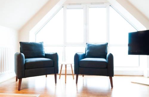Burton on Trent Apartment | Modern 2-Bed Apartment with Breakfast & Child-Friendly Amenities