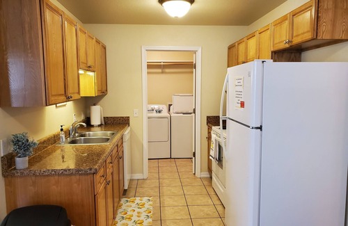 West Plains House | Neat 2 Bedroom Retreat Near Downtown with Family Amenities