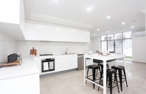 Penrith Apartment | Cozy 2 Bedroom Apartment for Up to 7 Guests - Pet Friendly