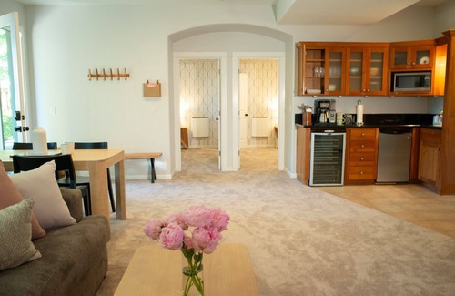 West Linn Apartment | Family-Friendly 2 Bedroom Retreat in West Linn with Pool