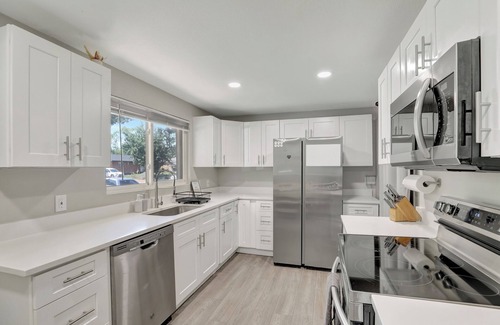 South Westminster House | NEW 2 BR 1 BA Home Office Escape!