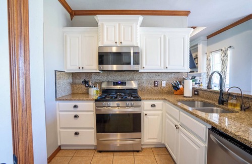 Lexington House | New! 2 Homes In One Family Retreat Near Norman With Large Pool And Hot Tub