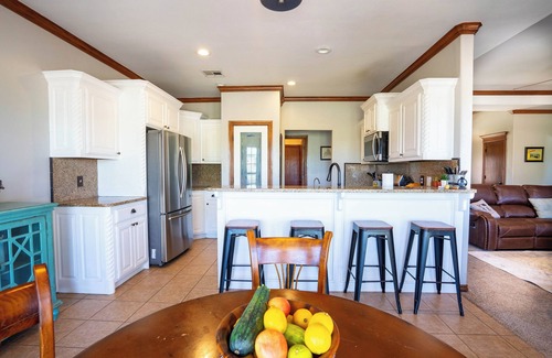 Lexington House | New! 2 Homes In One Family Retreat Near Norman With Large Pool And Hot Tub