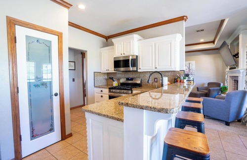 Lexington House | New! 2 Homes In One Family Retreat Near Norman With Large Pool And Hot Tub