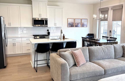 Washington House | New! 2 King suites + Bunk room