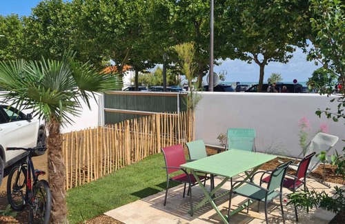 La Flotte Apartment | Seaside Retreat: New 2-Room Apartment with Ocean Views
