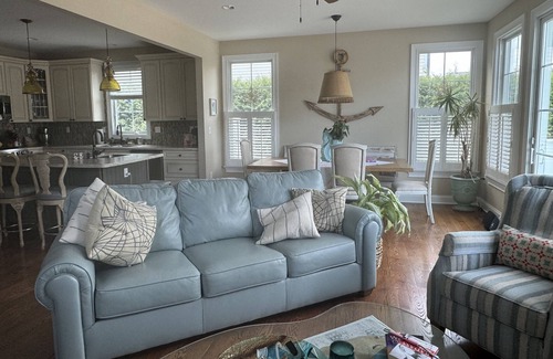 Spring Lake Heights House | New 2024 Spring lake, East side 71!Outdoor shower, front porch, fenced yard +++