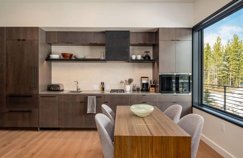 Big Sky Condo | NEW! 230 LakeLodge 1-Bedroom Condo with Pool and Mountain view