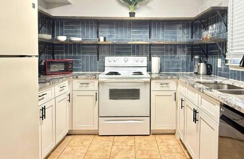 Norcross House | Cozy 2b2b Townhouse in a Quiet Neighborhood