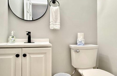 Norcross House | Cozy 2b2b Townhouse in a Quiet Neighborhood