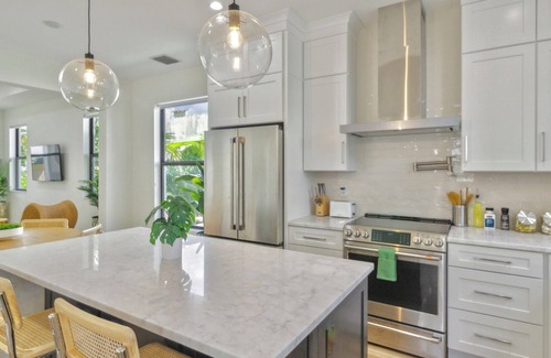 Southwest House | Modern 2BR Palm Beach Cottage with Breakfast Included