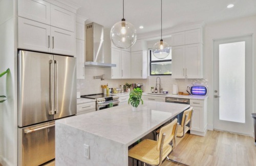 Southwest House | Modern 2BR Palm Beach Cottage with Breakfast Included