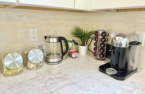 Southwest House | Modern 2BR Palm Beach Cottage with Breakfast Included