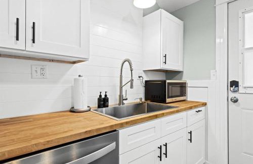 New Baltimore Apartment | Inviting 2BR Retreat Steps from Lake at Anchor Bay