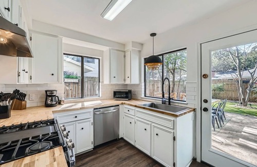 Waters Park House | New 3 BDRM Home Northwest Austin/Near Q2 & Domain