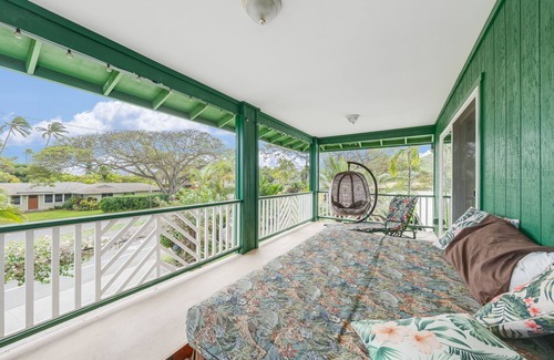 Kailua Apartment | Cozy 3-Bedroom Retreat with Pool & Steps to the Beach